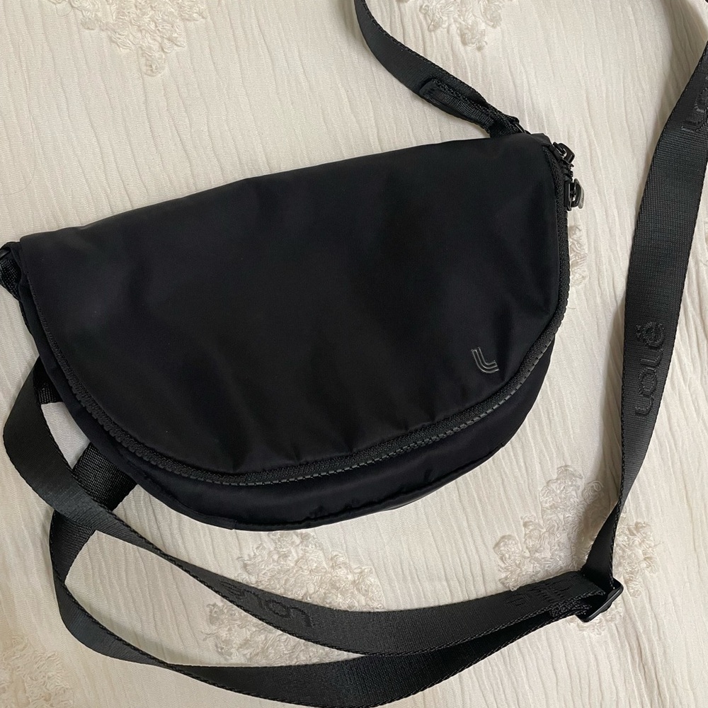 Like New lolë Sports Pack Black Crossbody Bag